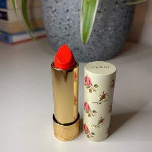 Gucci Sheer lip color, New, Untouched, Shade 518